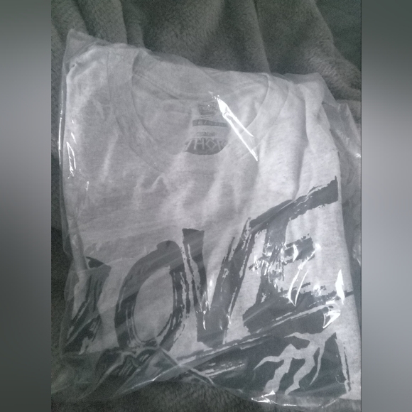 Authentic Marvel - Thor Love & Thunder Shirt - Picture 4 of 4